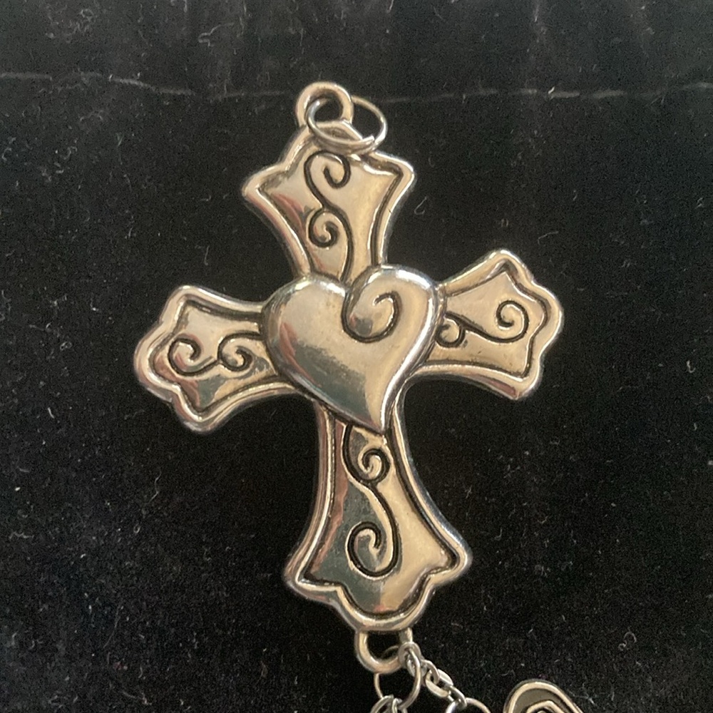 SILVER TONE CROSS PENDANT WITH HEART AND 3 DANGLING CHARMS - Picture 4 of 8